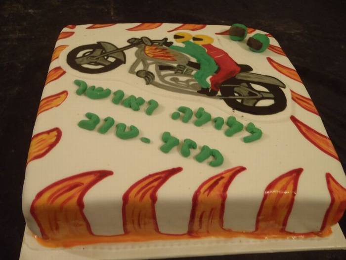 עוגת יום הולדת אופנוע עם 2 רוכבים